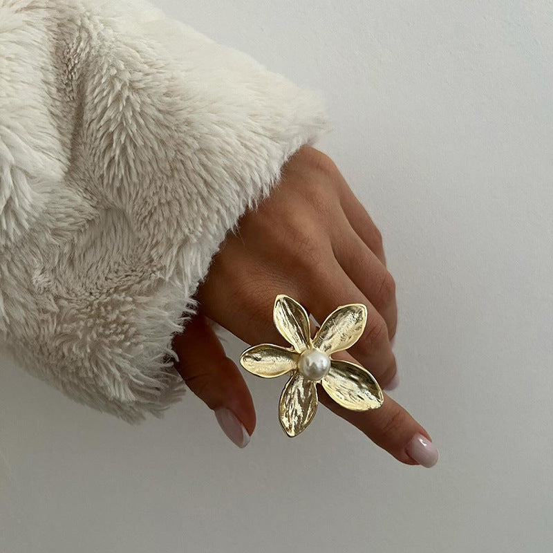 Exaggerated Irregular Ring Women's Niche Pearl