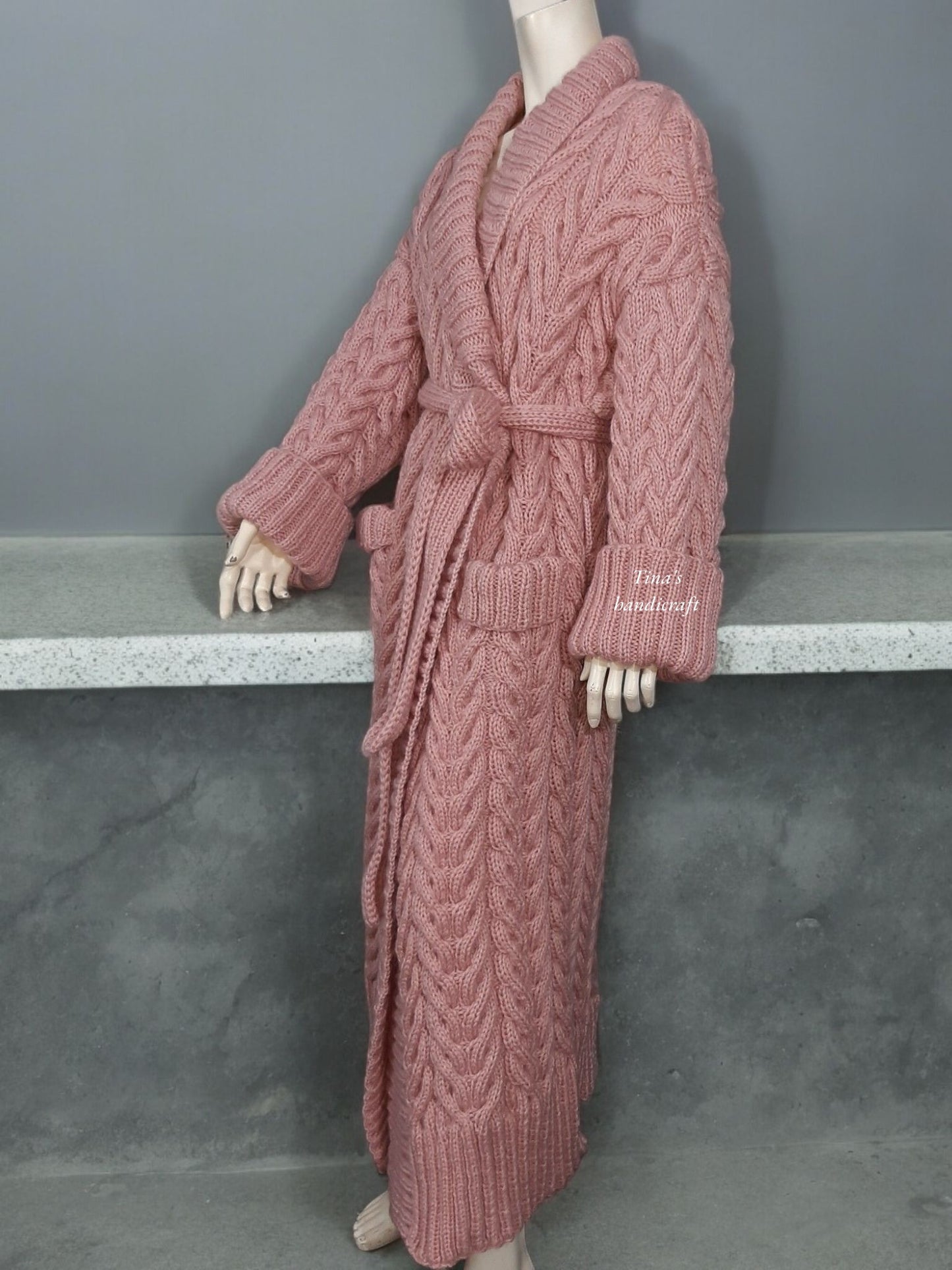 "Classic style,modern aesthetics" knitted cardigan