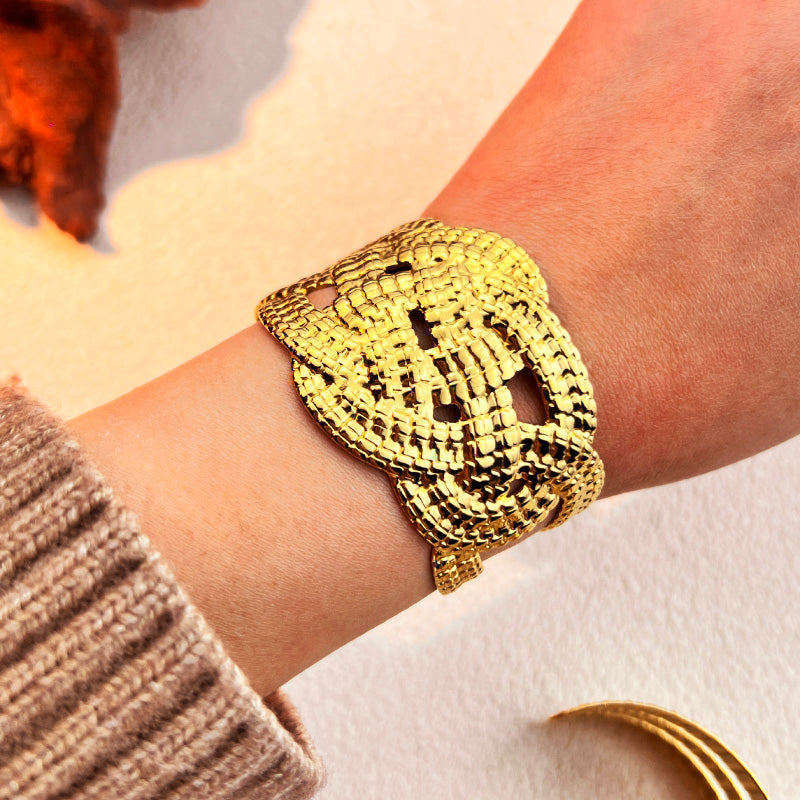 Elegant Classic Style Solid Color 304 Stainless Steel 18K Gold Plated Wide Bracelet In Bulk