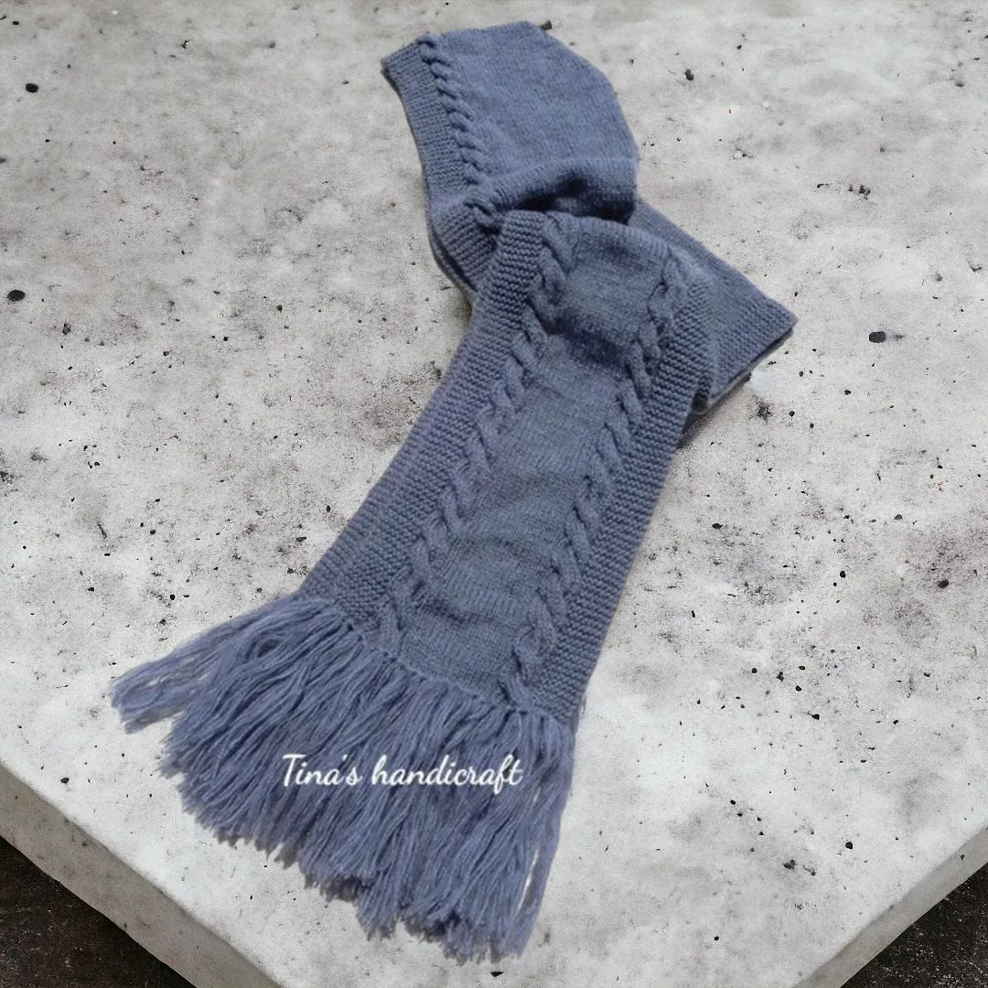 Pattern - Hooded scarf with braids and fringes