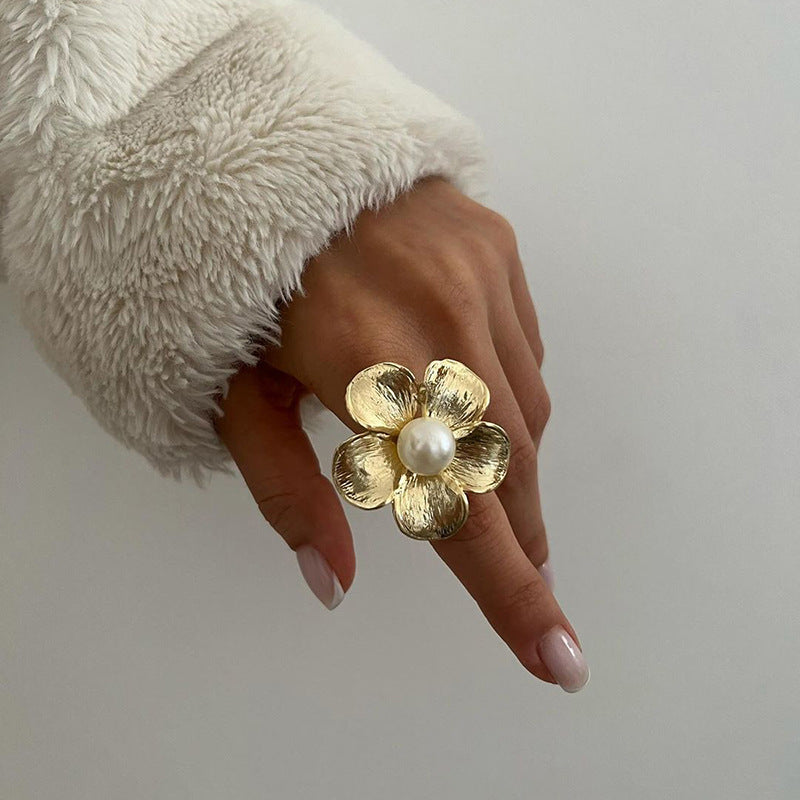 Exaggerated Irregular Ring Women's Niche Pearl