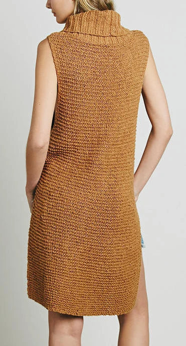 Sleeveless knitted long vest