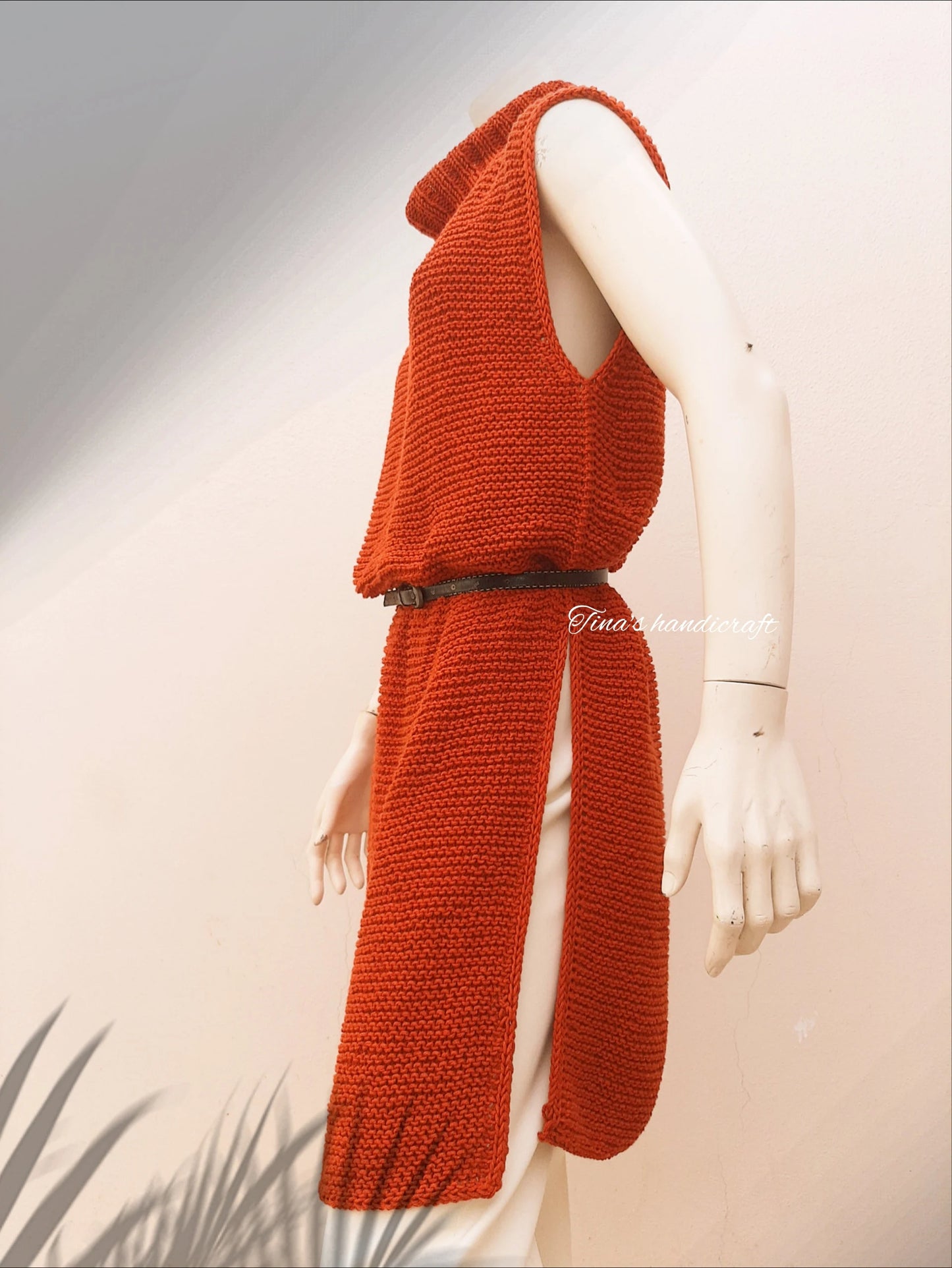 Sleeveless knitted long vest