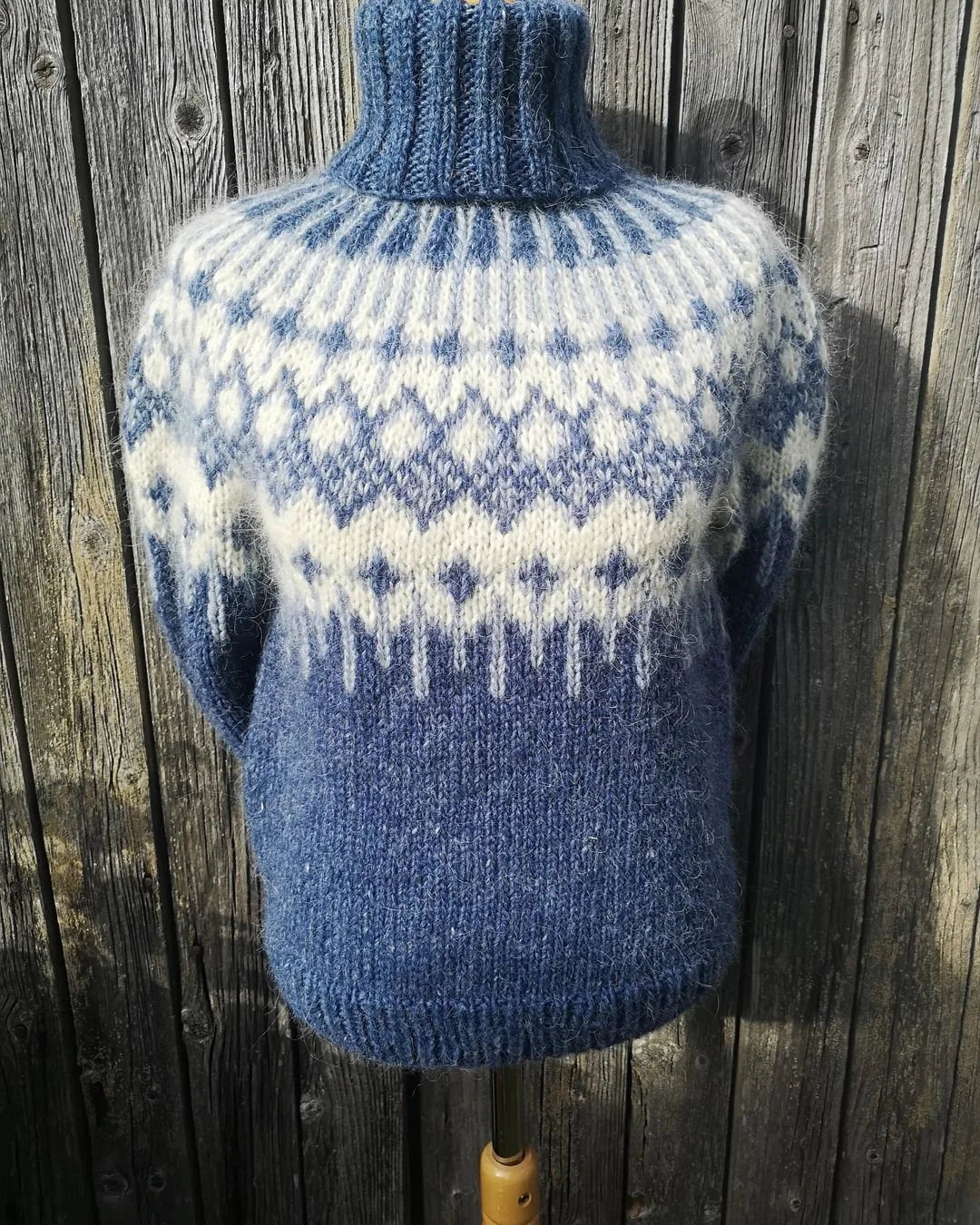 Unisex "Warm hug" turtleneck pullover