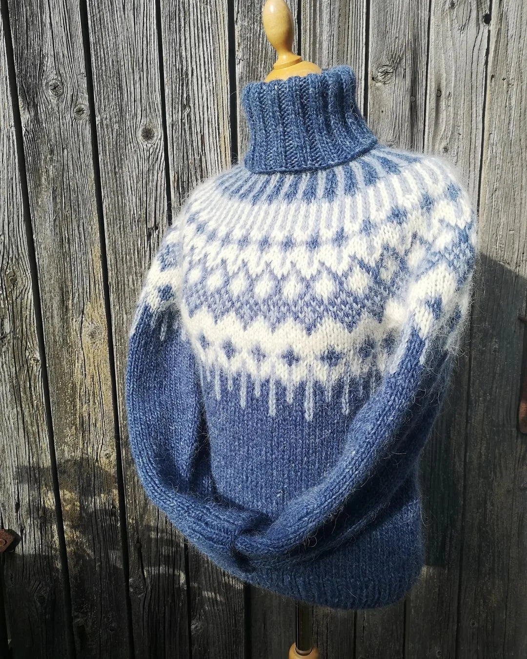Unisex "Warm hug" turtleneck pullover