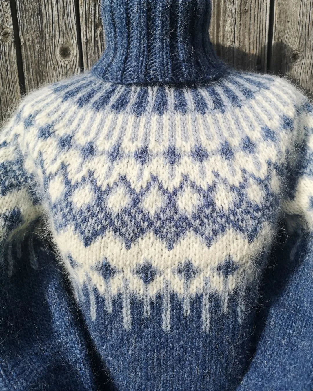 Unisex "Warm hug" turtleneck pullover