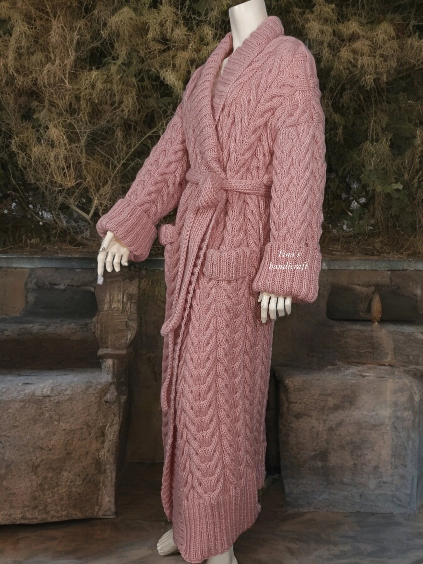 "Classic style,modern aesthetics" knitted cardigan