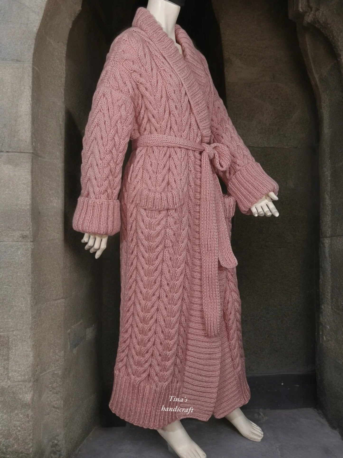 "Classic style,modern aesthetics" knitted cardigan