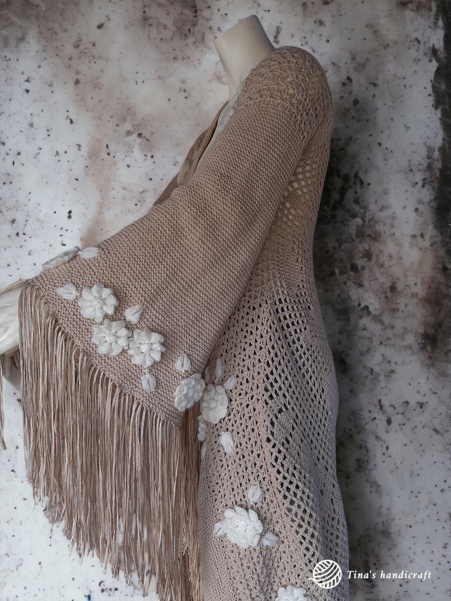 Gehäkelter Bolero mit Blumen, Fransen, Mandalaform, Geschenkideen, Boho-Shic