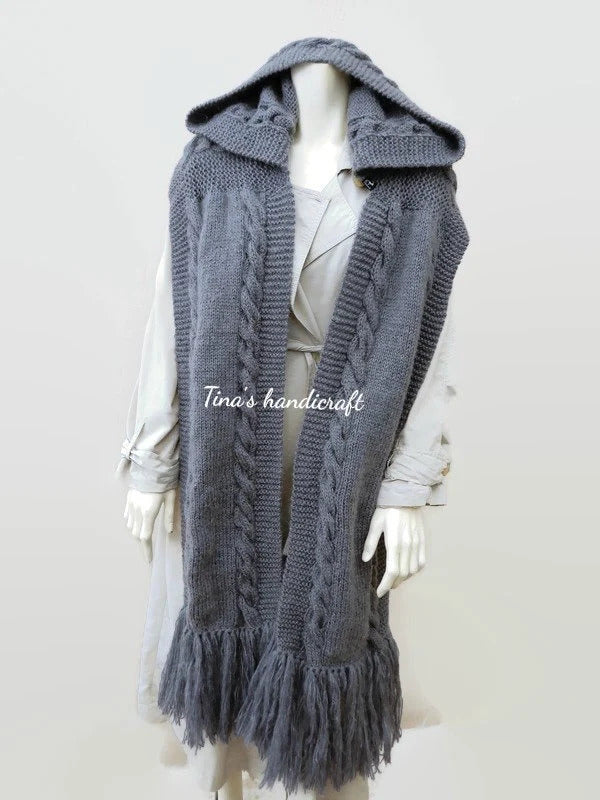 Pattern - Hooded scarf with braids and fringes