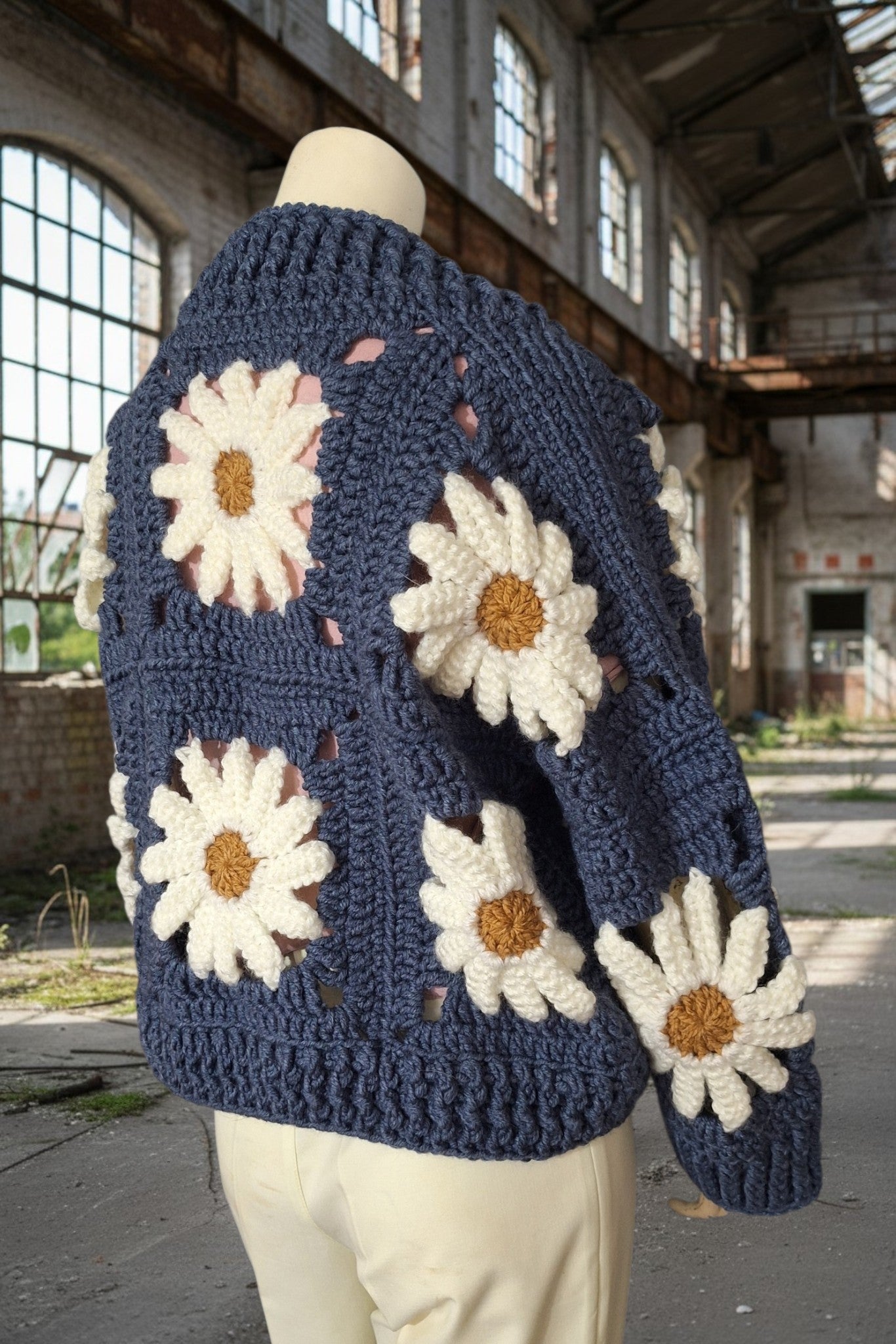 Χοντρό πλεκτό ζακετάκι με μαργαρίτες — Χειροποίητο τετράγωνο μπουφάν γιαγιά | Μέγεθος S–5XL