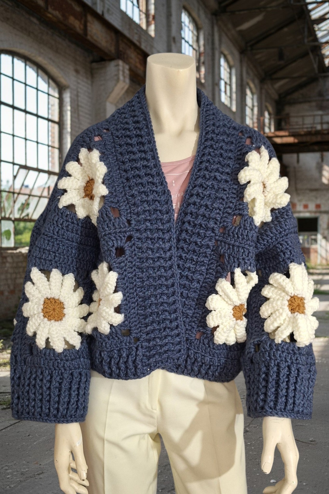 Χοντρό πλεκτό ζακετάκι με μαργαρίτες — Χειροποίητο τετράγωνο μπουφάν γιαγιά | Μέγεθος S–5XL