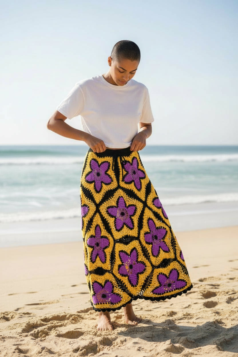 Solar Bloom Granny Square Häkelrock – Handgestrickter Maxirock in leuchtendem Lila und Gold | Boho-Festival-Kleidung