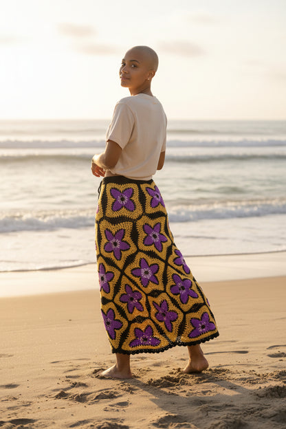 Solar Bloom Granny Square Häkelrock – Handgestrickter Maxirock in leuchtendem Lila und Gold | Boho-Festival-Kleidung