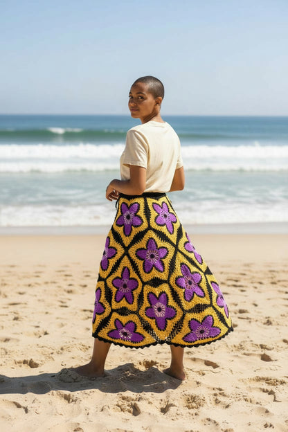Solar Bloom Granny Square Häkelrock – Handgestrickter Maxirock in leuchtendem Lila und Gold | Boho-Festival-Kleidung