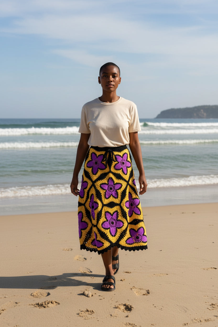 Solar Bloom Granny Square Häkelrock – Handgestrickter Maxirock in leuchtendem Lila und Gold | Boho-Festival-Kleidung