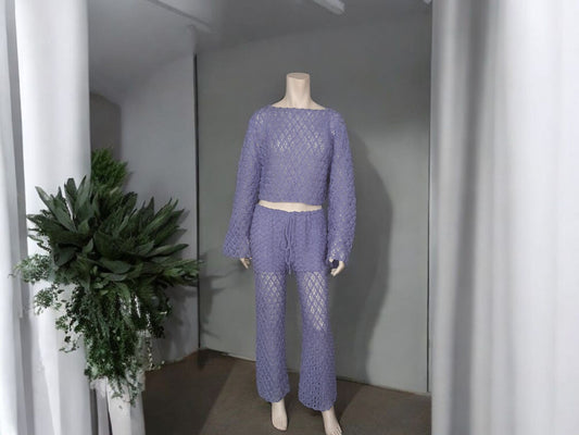 Schick und gemütlich: Zweiteiliges Set aus Baumwollstrick, Langarmshirt und lässiger Hose