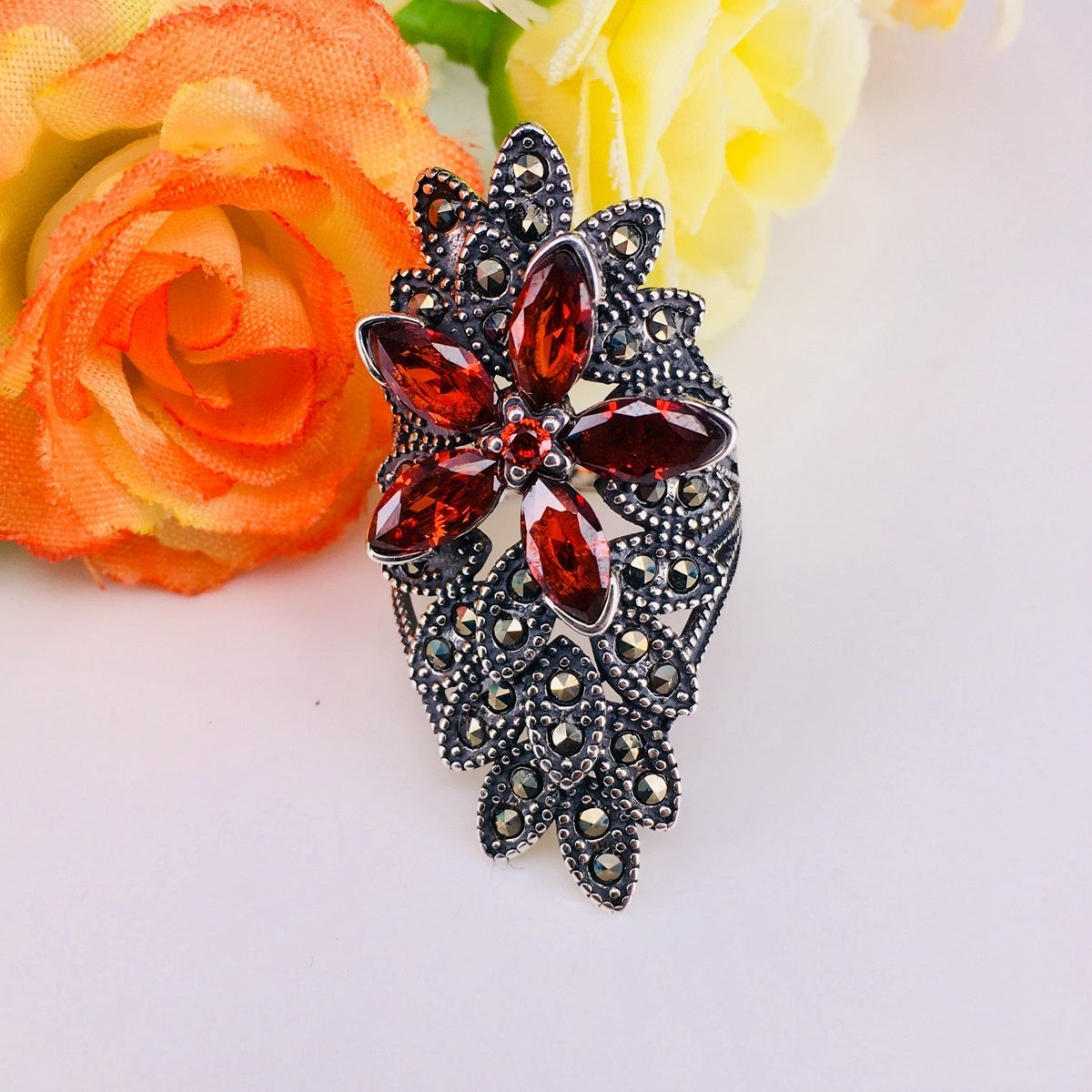 Inlaid Red Open-end Zircon Ring Ladies Exaggerated