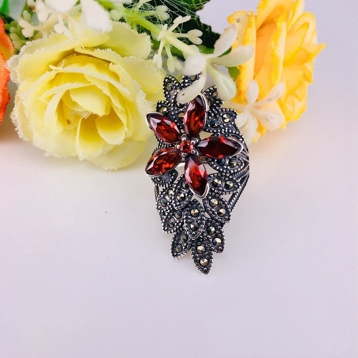 Inlaid Red Open-end Zircon Ring Ladies Exaggerated