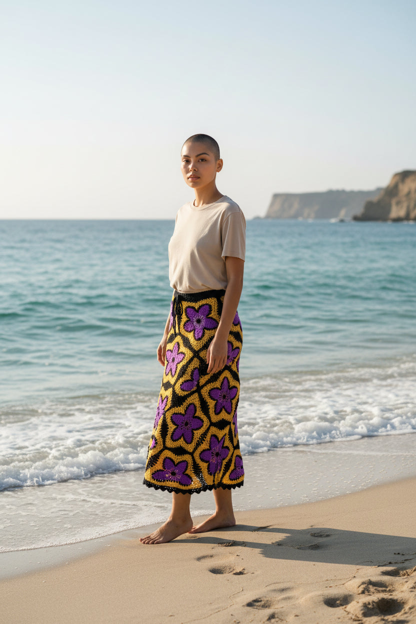 Solar Bloom Granny Square Häkelrock – Handgestrickter Maxirock in leuchtendem Lila und Gold | Boho-Festival-Kleidung