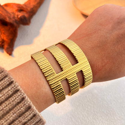 Elegant Classic Style Solid Color 304 Stainless Steel 18K Gold Plated Wide Bracelet In Bulk