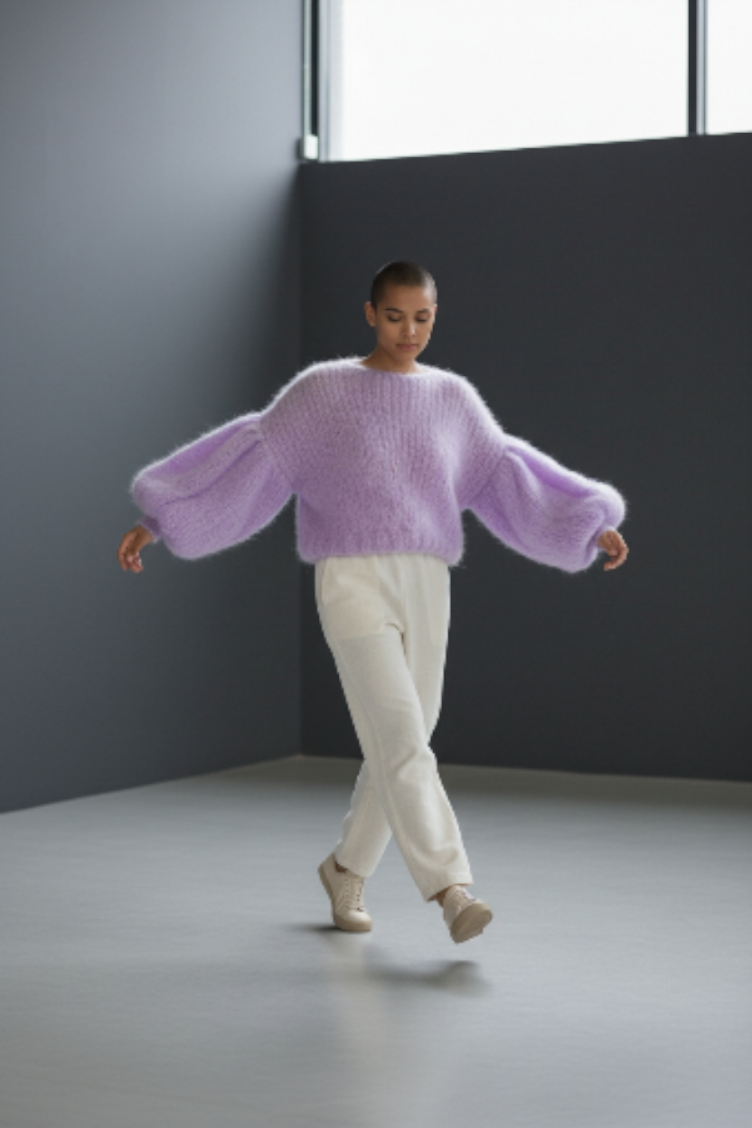 Πουλόβερ με φαρδιά μανίκια από μοχέρ – Ανοιχτόχρωμο πλεκτό σε χρώμα λεβάντας με ογκώδη μανίκια με φούσκες