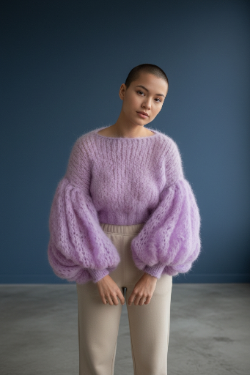 Πουλόβερ με φαρδιά μανίκια από μοχέρ – Ανοιχτόχρωμο πλεκτό σε χρώμα λεβάντας με ογκώδη μανίκια με φούσκες