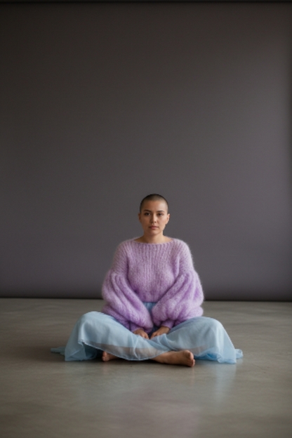 Πουλόβερ με φαρδιά μανίκια από μοχέρ – Ανοιχτόχρωμο πλεκτό σε χρώμα λεβάντας με ογκώδη μανίκια με φούσκες