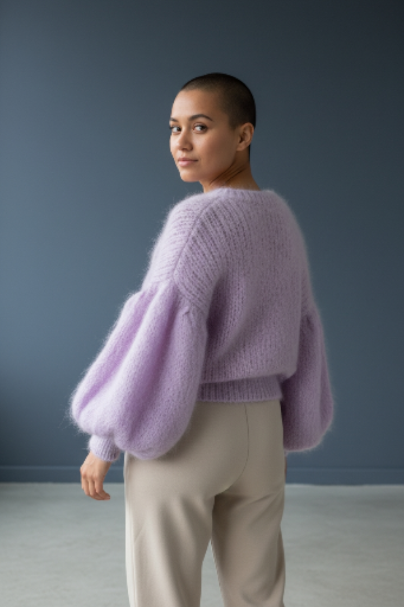 Πουλόβερ με φαρδιά μανίκια από μοχέρ – Ανοιχτόχρωμο πλεκτό σε χρώμα λεβάντας με ογκώδη μανίκια με φούσκες