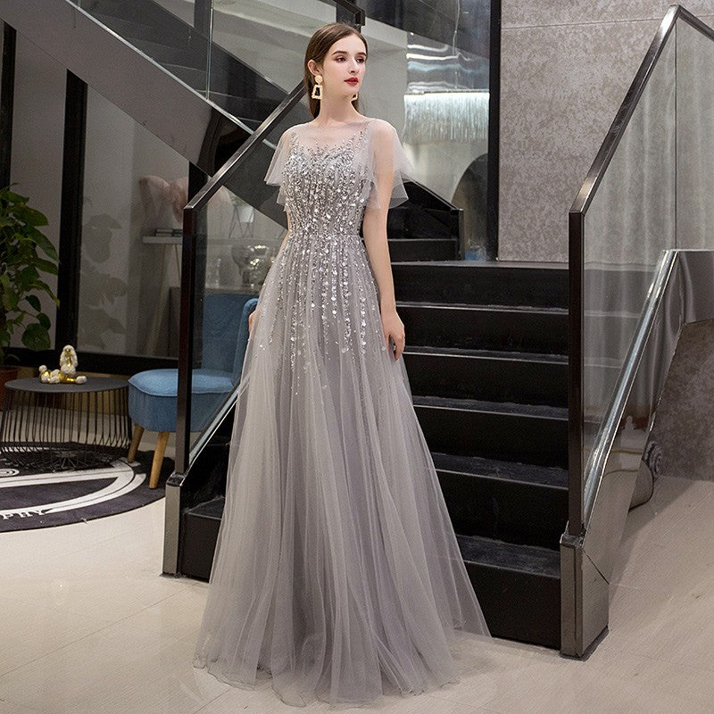 Prominenten-Dinner, Jahreshauptversammlung, Solo-Rezitation, Moderatorin, schlankes Kleid