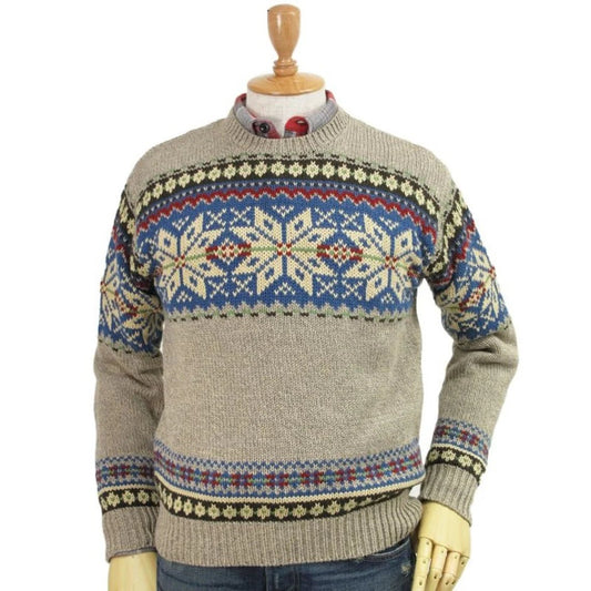 Warmer und stylischer handgemachter Pullover.