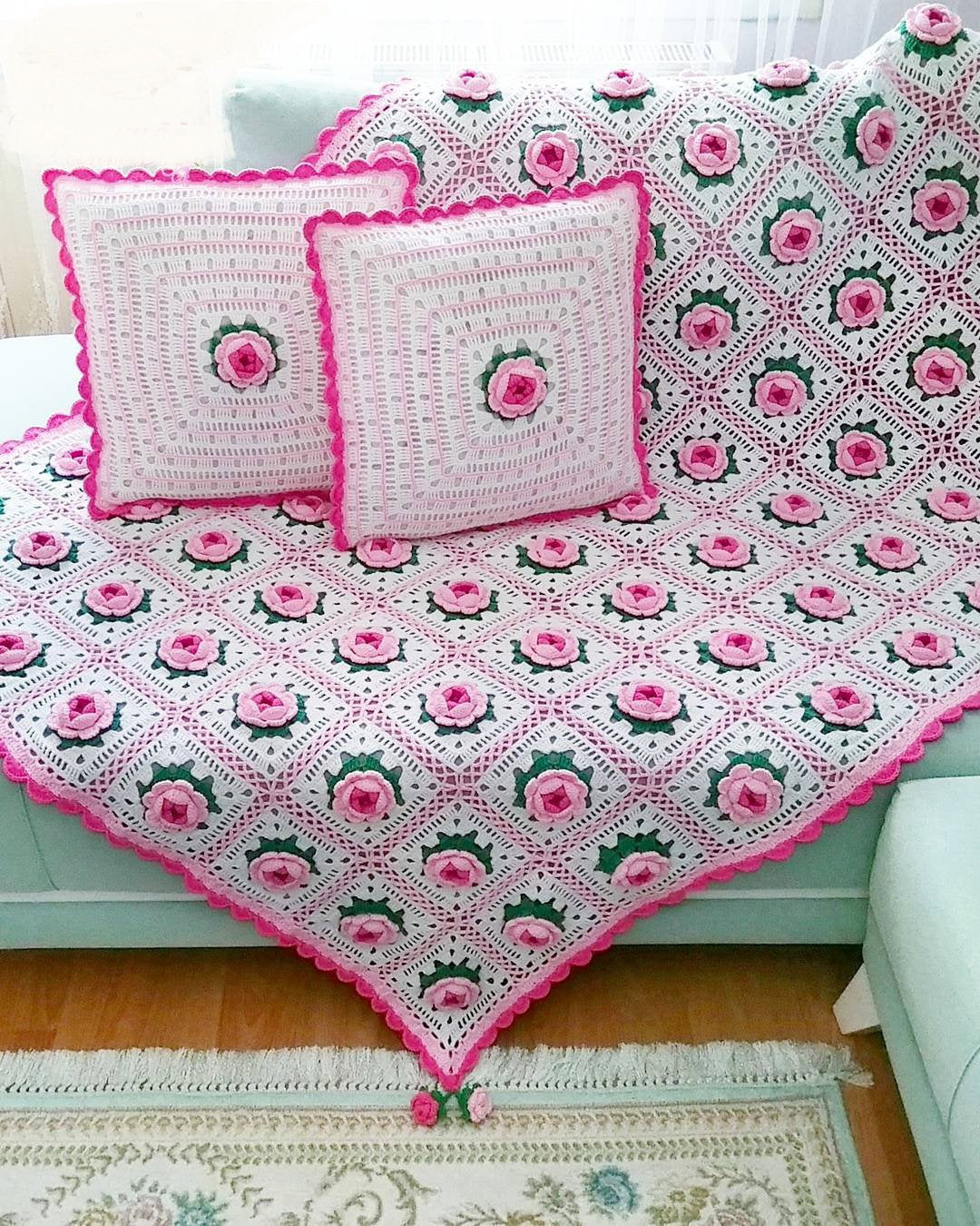 Crochet blanket granny squares motif's with flower's & cushion's