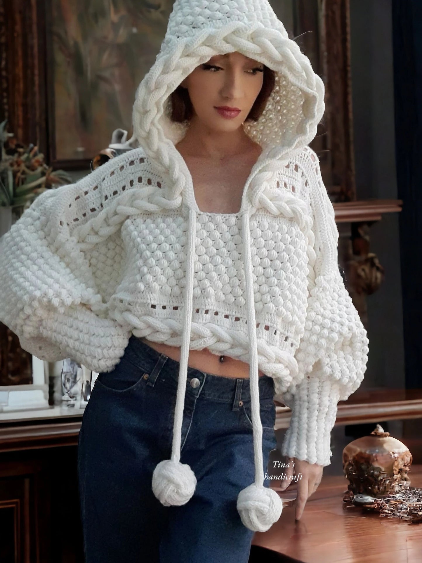 Handgemachter gestrickter Hoodie-Poncho