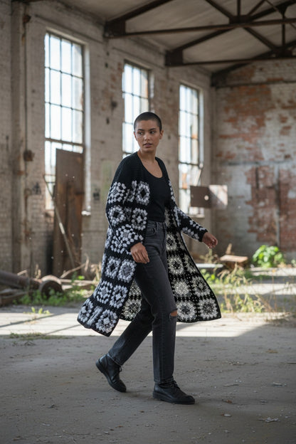 Ζακέτα με κροσέ μοτίβα τετράγωνων γιαγιάς και πλέξιμο