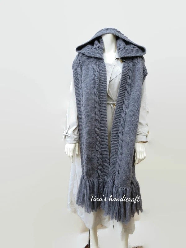 Hooded scarf with braids and fringes